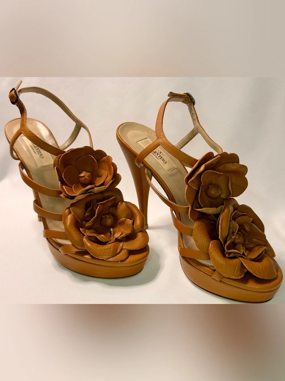Valentino Garavani 2004 Archive Tan Leather Flower Rosette Platform Sandals 38.5